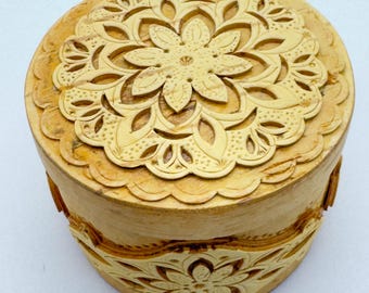 Birch bark   box  .