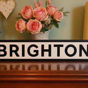 Brighton East Sussex, cartello stradale personalizzabile in finta ghisa vecchio stile, perfetto come regalo per la casa
