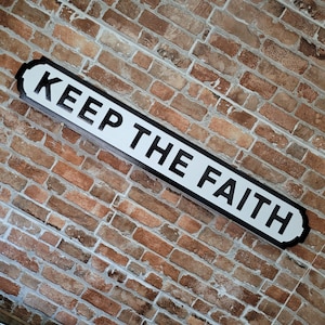 Placa de rua londrina personalizada, inspirada em Bon Jovi, com a frase "Keep The Faith" em estilo antigo, feita de ferro fundido falso. Decoração perfeita para casa e presente.