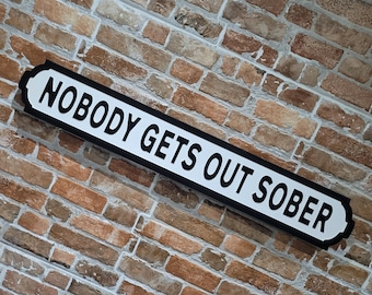 niemand bekommt nüchtern Zeichen Neuheit Innen anpassbare angehobene Buchstabe Imitat Gusseisen Effekt Zeichen Plaque lustig Wohnkultur Geschenk betrunken Humor