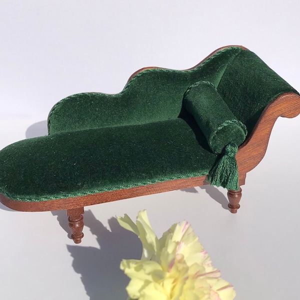 Victorian Chaise Longue in 1/12th scale