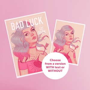 Puede incluir: Una ilustraci&oacute;n rosa y blanca de una mujer con cabello rosa y un coraz&oacute;n atravesado por una flecha. El texto "BAD LUCK" y "no light without DARK" aparece en la imagen.