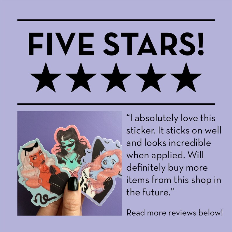 K&ouml;nnte beinhalten: Das Bild zeigt einen lila Hintergrund mit dem Text "FIVE STARS!" &uuml;ber f&uuml;nf schwarzen Sternen. Darunter sind drei Aufkleber mit Illustrationen von stilisierten Frauen zu sehen. Eine Kundenbewertung ist ebenfalls enthalten.