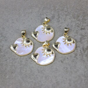 10 pièces véritable plaqué or 18 carats blanc coquillage soleil coeur disque rond breloque pour fabrication de bijoux, 18 x 20 mm