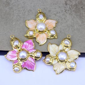 3pcs Two Size Gold Plated Mother of Pearl Flower Pendant with Natural Pearl Beads Paved, Carved Shell Flower Pendant for Jewelry Making