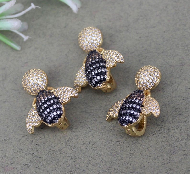 5pcs Metal Copper Micro Pave CZ Insect Bee pendant Beads,CZ Bee Clasps For Jewelry Making
