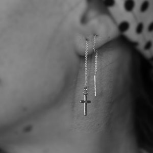 Orecchino croce, orecchino catena, orecchino doppio piercing, argento 925, orecchino filettatore, orecchino minimalista, rock made in Italy