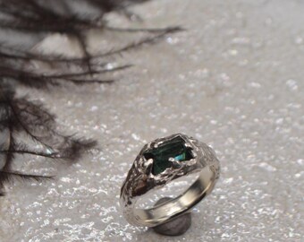 925 silver and green tourmaline ring, gothic ring size 9 US rustic engagement ring, unisex gift, unisex ring stone, handmade in Italy