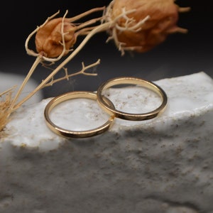 18kt yellow gold ring, stackable gold ring, thin solid gold ring, minimal ring, 1.5mm wide gold ring, flat gold ring, glossy, handmade Italy