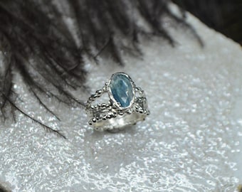 Kyanite ring, 925 silver, gothic ring, size ring 8 US, engagement ring, rustic ring, gift for her, modern ring, blu green gem, made Italy
