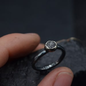 Black diamond ring, rough diamond, 925 silver, solitaire ring, rustic ring, engagement ring, promise ring, brutalist silver ring, Italy