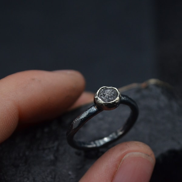 Black diamond ring, rough diamond, 925 silver, solitaire ring, rustic ring, engagement ring, promise ring, brutalist silver ring, Italy