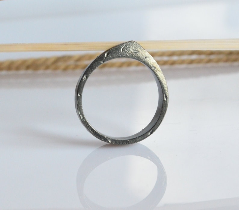 Man ring rustic pinky ring unisex ring handmade ring made in Italy pyramid ring,biker ring,point ring minimalist 925 silver organic