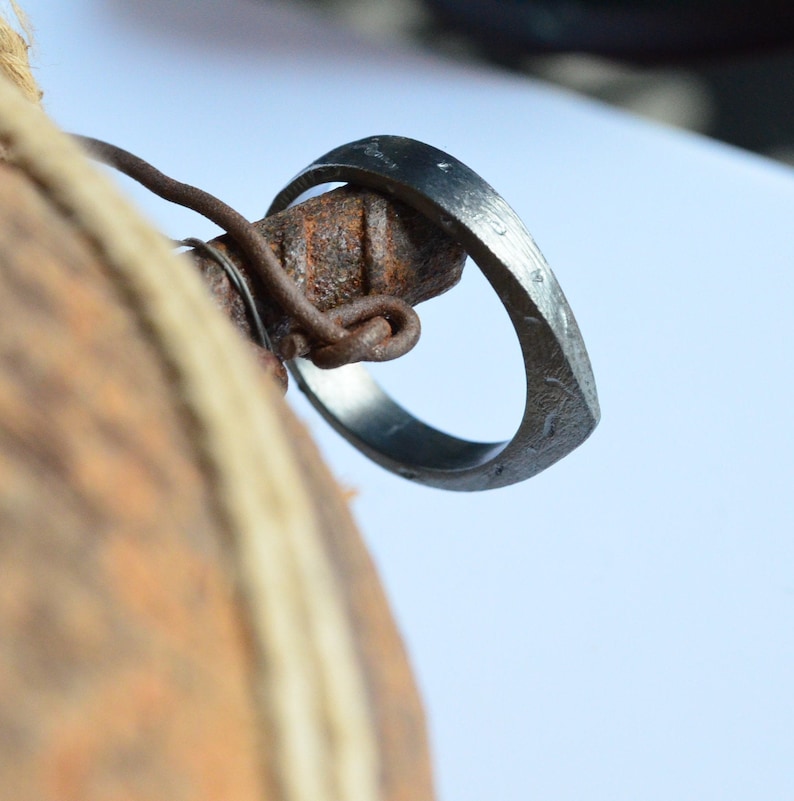 Man ring rustic pinky ring unisex ring handmade ring made in Italy pyramid ring,biker ring,point ring minimalist 925 silver organic