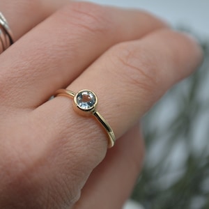 18 kt yellow gold ring, aquamarine ring, thin ring, minimal ring, promise ring, dainty engagement ring, march birthstone, handmade, Italy