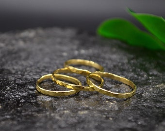 18 kt yellow gold ring, stackable ring,dainty hammered gold band,knuckle thin gold ring, minimal, hammered gold ring, handmade, made Italy