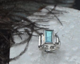 925 silver and labradorite ring, adjustable open ring size 8 1/4 US, gift for her, massive ring, natural iridescent stone, handmade in Italy