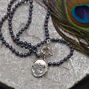 Mini black purple pearl choker, peacock pearl, 925 silver clasp, removable pendant, knotted necklace, amulet dandelion,  handmade Italy