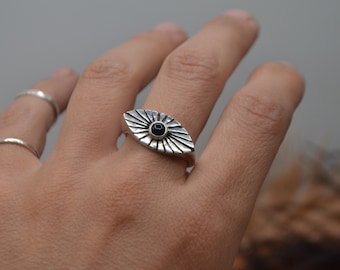 925 silver and stone eye ring, witch's all-seeing eye ring, evil eye radiant eye ring, Greek eye protection, talisman ring, handmade Italy