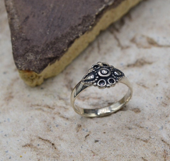 Anello Impilabile In Argento Sterling Testurizzato Fatto A Mano: Fascia Artigianale Biologica - Italia