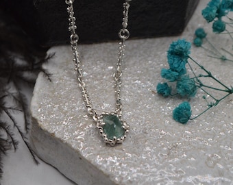 Praying mantis necklace in 925 silver and tourmaline, rustic choker in solid silver, organic necklace, green gemstone, handmade in Italy
