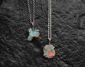 Opal pendant, opal necklace, 925 silver pendant, rough opal, opal pendant, rough stone pendant, unisex pendant, zen charm, handmade Italy