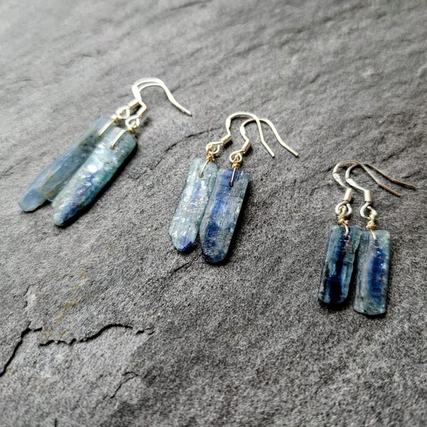 Oorbellen blauw kyaniet – Sterlingzilveren haken Handgemaakte helende sieraden, ruwe edelsteensieraden
