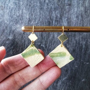 Square drop earrings in beige sand with olive green marble, Polymer clay and brass earrings with choice of pattern, Chic neutral earrings