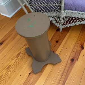 50s COLUMN PEDESTAL WOODEN Solid Heavy 19 1/2"h Round Farmhouse Furniture Painted Brown Plant Stand Lamp Table Base for Figurine