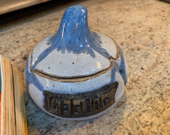 Old Lidded Jar Fresh Garlic Keeper Ceramic Pottery Vintage Gray Blue 4” x 3 1/2”h - Inside Approx opening 2 3/4”w x 1 1/2”h reads: GARLIC