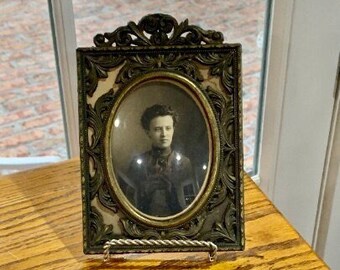 Antique Vintage Gold Plastic Oval FRAME w/Convex Bubble Glass Antique Vintage Gold Plastic Oval FRAME w/Convex Bubble Glass