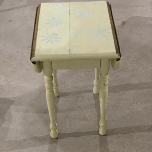 RARE Old Child&#39;s Drop Leaf OVAL Solid Wood Table Turned Legs Sturdy 24”x 12” opens to 20.5”w; 19 1/4”h Lt Green paint blue stenciled flowers