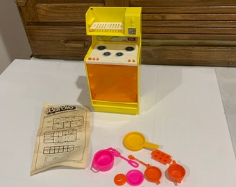 RARE 1978 Barbie Dream Furniture Stove/Microwave Oven & Various Ovenware and Dishware Vintage - Incomplete; See photos and Description