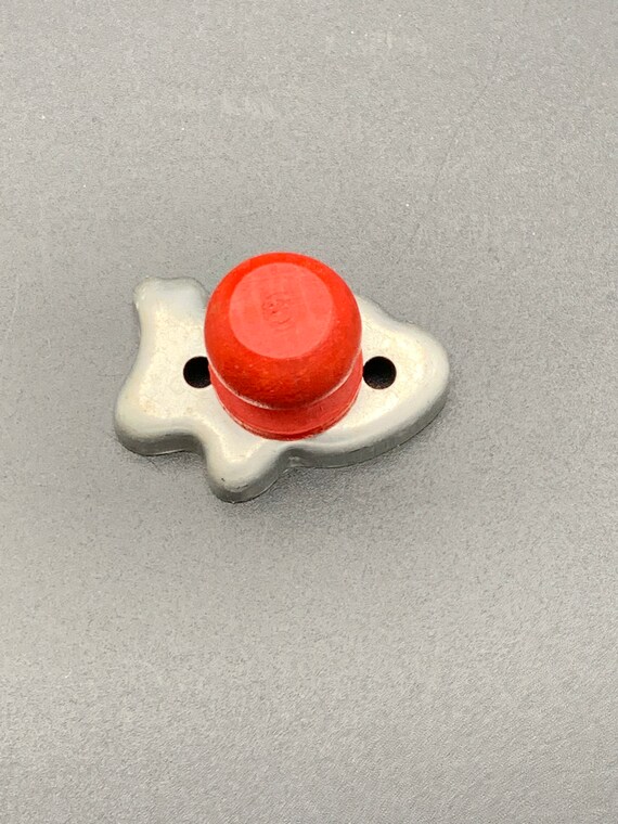 Vintage Metal Cookie Cutter Bunny Rabbit Easter Red Wood Knob Cooky 1 5/8” wide x 1 1/4” high Like New