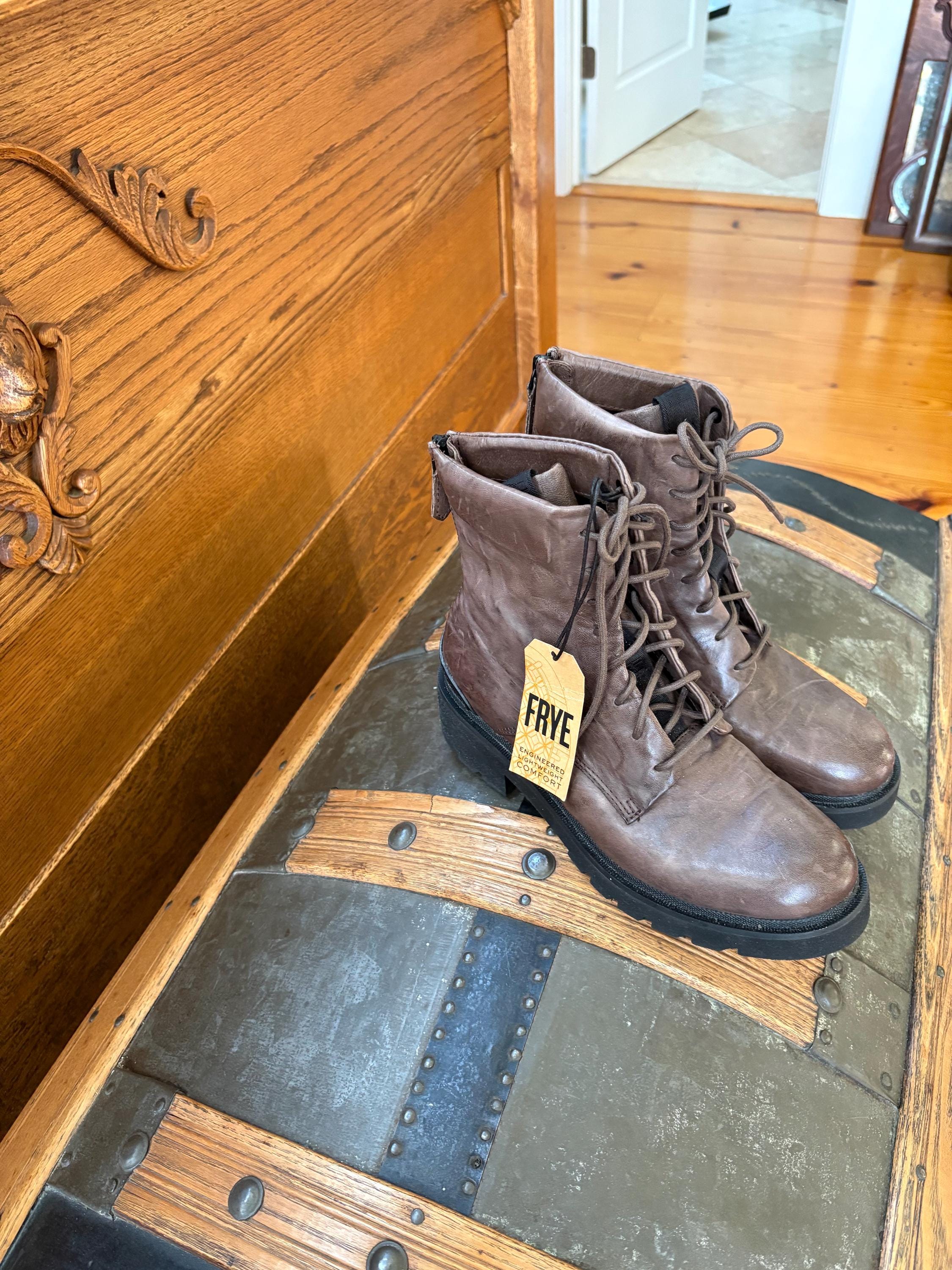 Frye Boots Classic Combat Lace-up & Back Zip GIFT Unworn 
