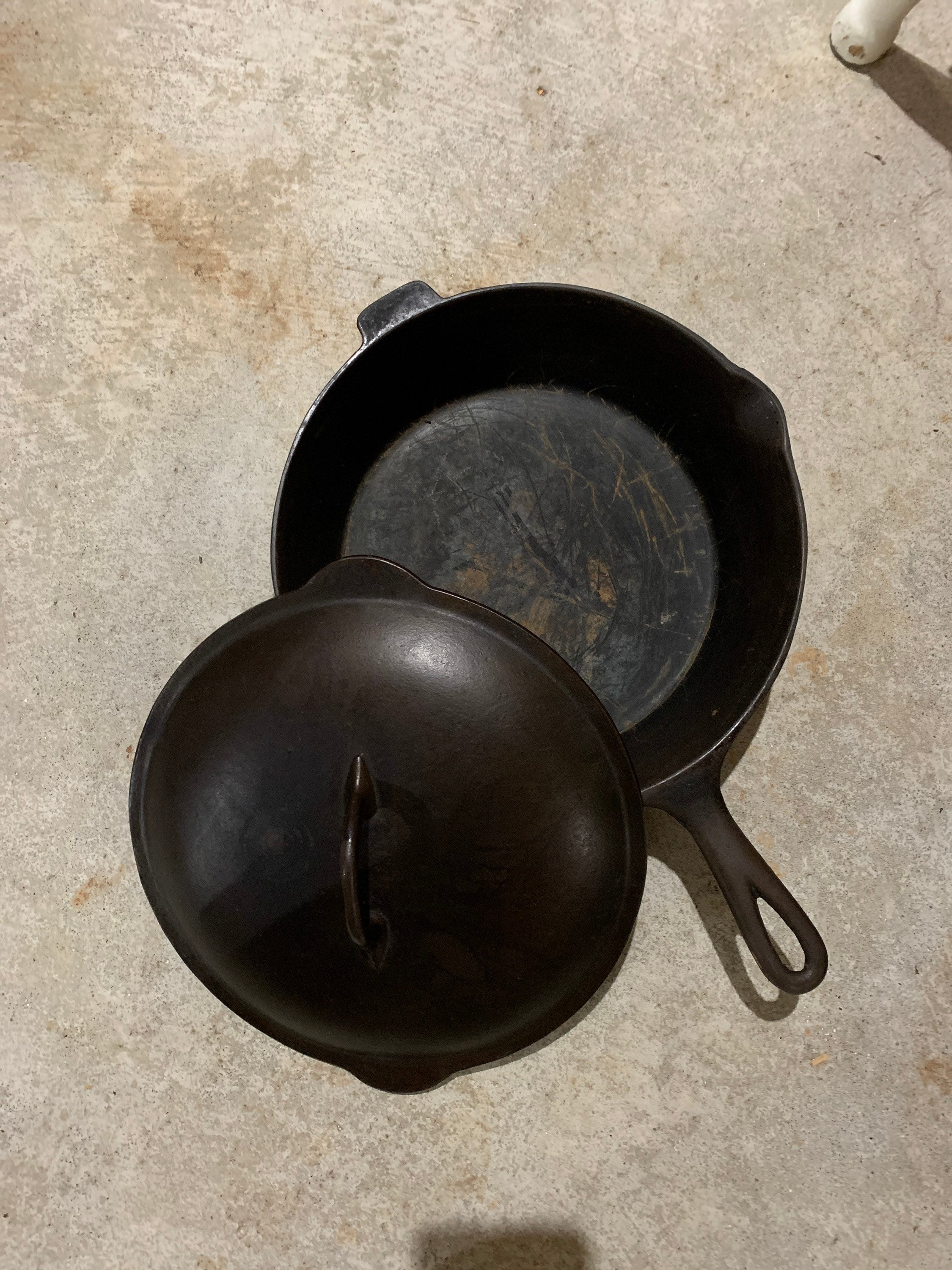 Sold at Auction: Favorite piqua ware cast iron muffin pan #1, EC