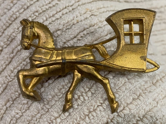 1940s Celluloid Horse & Carriage Sleigh Brooch Pi… - image 3