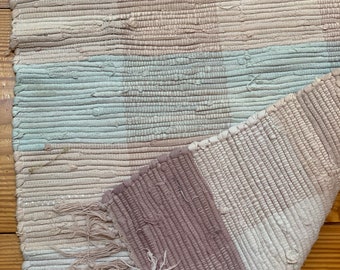 VINTAGE RAG RUG 30” x  45” includes Fringe - Like New - Throw Rug Matches another Size that’s also Listed