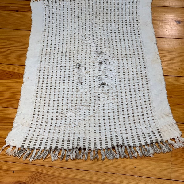 VINTAGE Woven RAG RUG Ivory Lovely Charcoal Grey Gray White 29 1/2” x  47” includes Fringe Lovely Note its Sides