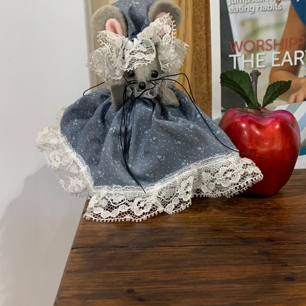 80s FELTED MOUSE 4"h Doll Fancy GIFT Figure Figurine Handcrafted Stuffed Dress is Lace-trimmed Calico Cotton Vintage 4"h x 5"w x 4"d