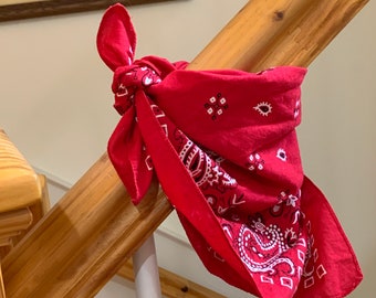 60s BANDANA COTTON Red or Orange-Pink Choose One approx 20x19 Paisley Napkin Handkerchief hanky Vintage Kerchief
