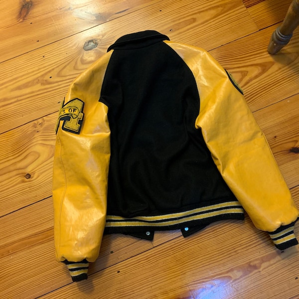 90s Bomber Letter jacket Trophy Jackets brand style Black and Gold Size L Wool and leather Personalized on right chest