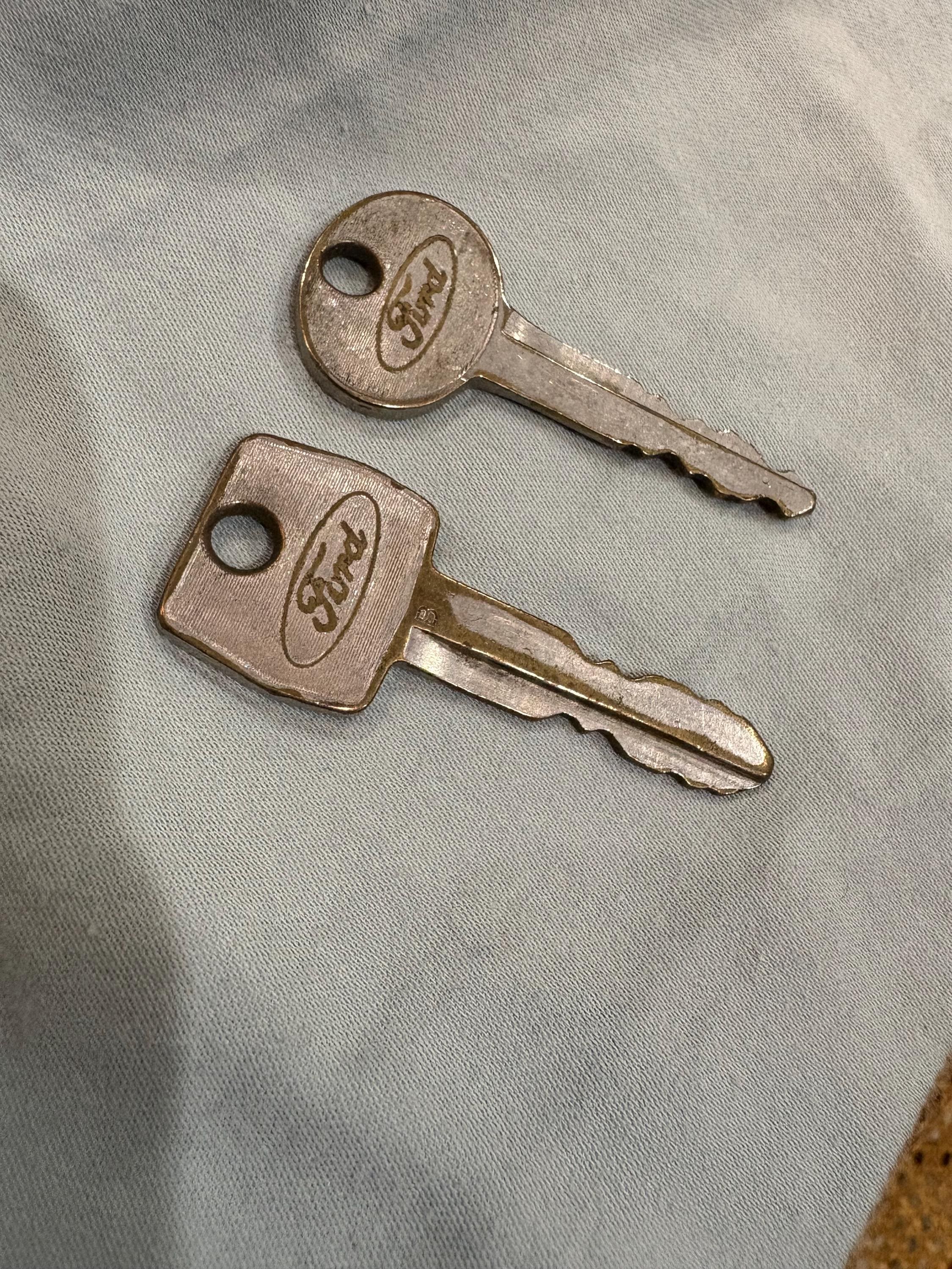 60s Keys Ford Set (2) Vintage Family of Fine Cars Autos Vehicles ...