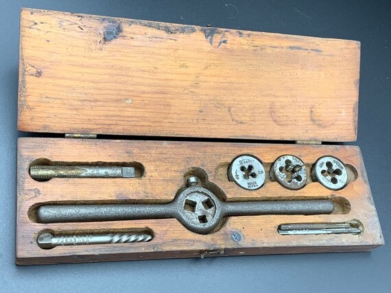 Coffret de tarauds et filières professionnel. 40 pièces Silverline