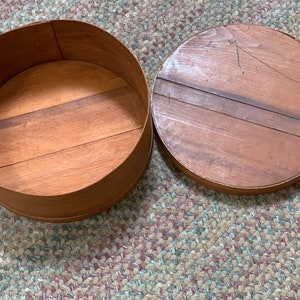 Rare Round Lidded Wooden Cheese Box Band around bottom and lid Basket Vintage 15 3/8”w x 7”h Great & Smooth condition