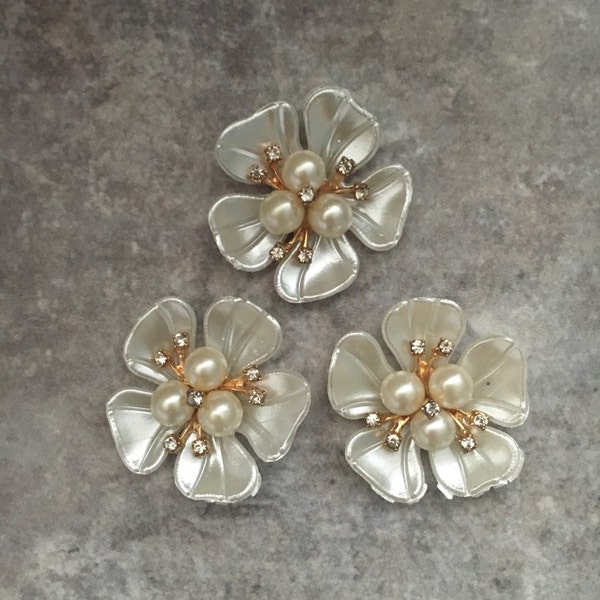 Pearl and rhinestone flower, pearl flowers, rhinestone flowers, flat back button, flower button, flower brooch, headband flower, wedding
