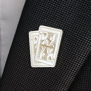 Une paire d'épinglettes de poker, épinglettes de Jack of Hearts, épingles de revers de jack of carirs, épingles de revers personnalisées pour cartes à jouer, épingles de poker, cadeau pour lui