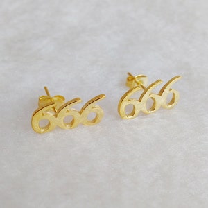 Pendientes con número personalizado, pendientes personalizados, pendientes con inicial, pendientes con estrella, pendientes con letra, pendientes con corazón, 100% hechos a mano.