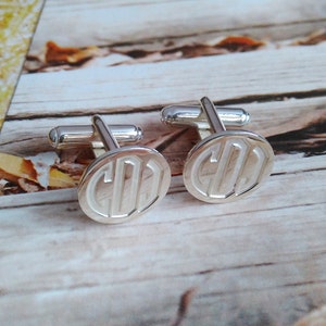 Silver Mens Weddings CuffLinks,Groom Wedding Gift,Engraved Monogram CuffLinks,Gift for Fathers Day,Elegant Monogrammed Cufflinks