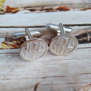 Mens Cufflinks,Groom Wedding Gift,Personalized Circle CufflinksSilver Men CuffLinks,Engraved Monogram Cufflinks,Christmas Gift